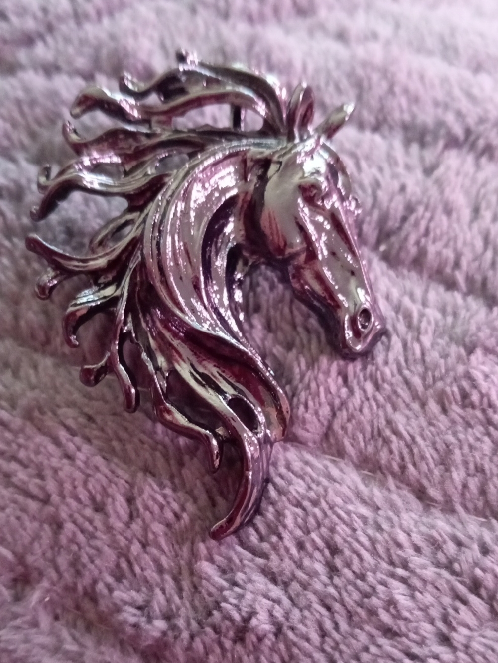 BLACK HORSE HEAD PIN